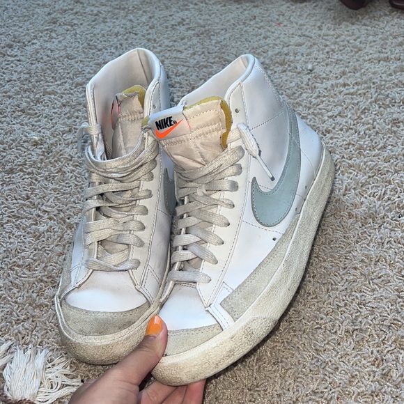 Nike Blazers - Picture 3 of 4